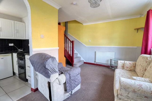 16, Raycliff Avenue, Clacton on Sea photo 2