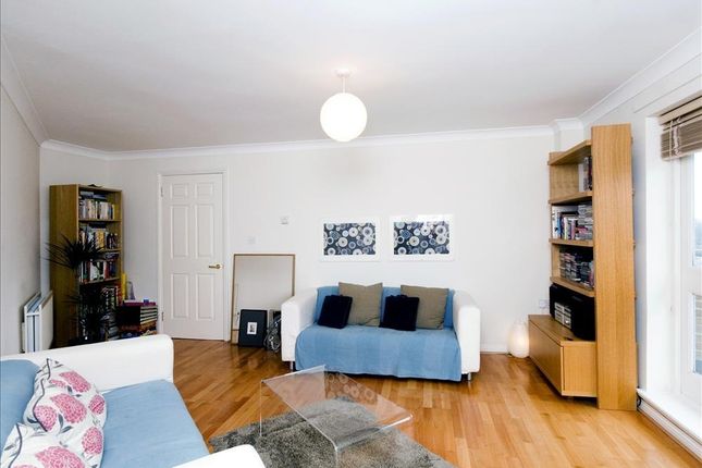 Flat for sale in Buxhall Crescent, London