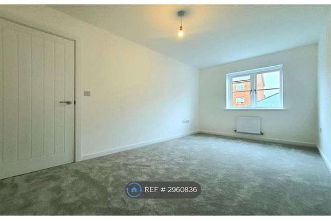Baird Close, Wellesley, Aldershot photo 5