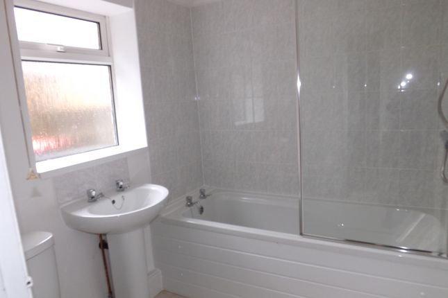 70, Sutton-in-Ashfield photo 2
