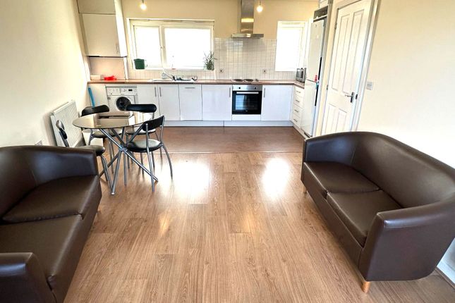 12, Spectre Court, Hatfield photo 4