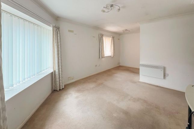 Flat 30, St. Catherines Court, Irvine Road, Littlehampton photo 2