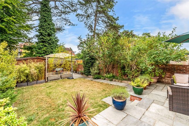 42, Wodeland Avenue, Surrey photo 2