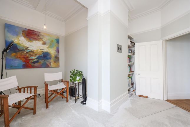 Flat for sale in Grosvenor Court, The Leas, Chalkwell