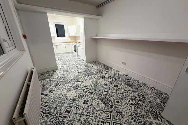 The Avenue, London photo 5