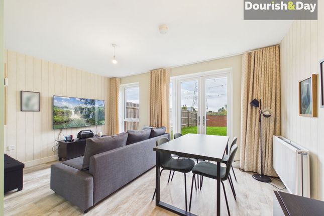 9 Redgrave Drive, Stafford photo 4