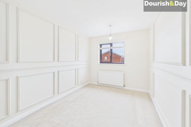 11 Wootton Drive, Stafford photo 2