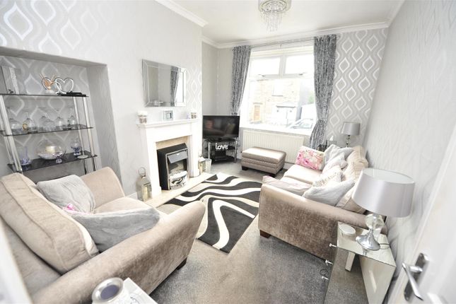 38, Fourlands Road, Bradford photo 2