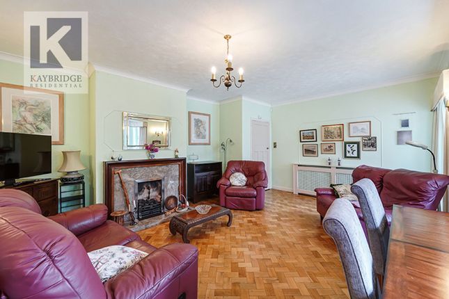 3 Kingsmead Avenue, Worcester Park photo 4