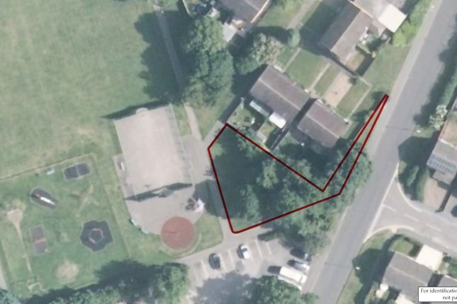 Land in OX26 2LZ