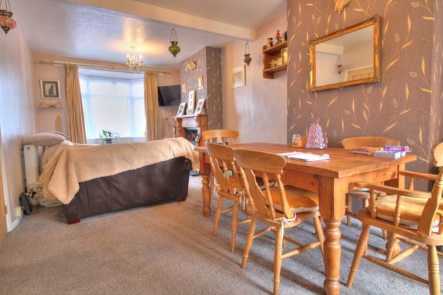 32, Leslie Road, Northampton photo 2
