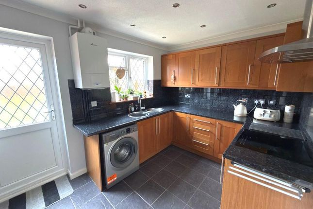 26A, Furze Close, Luton photo 2