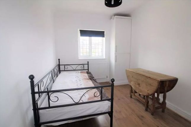130A, Percival Road, Enfield photo 5