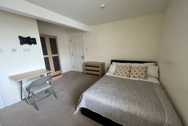 Room to rent in Victoria Road, Swindon