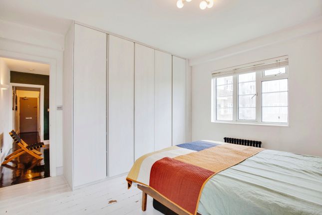 Flat for sale in Chiswick Village, Chiswick