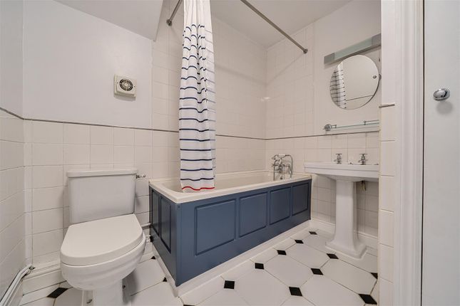 The Avenue, Surbiton photo 4