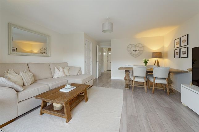 32, Sunshine Corner Avenue, Aylesham photo 3