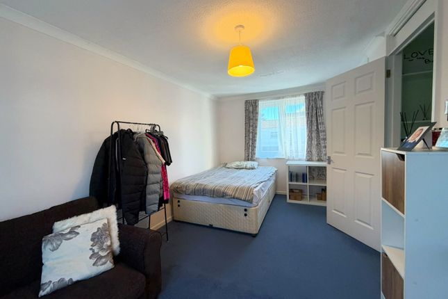 Pendlebury, Bracknell photo 3