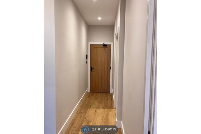 Isabella House Flat, B Dallaway Gardens, East Grinstead photo 3