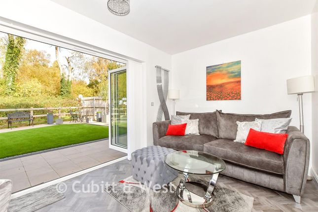 4, Hazel Close, Arundel photo 2