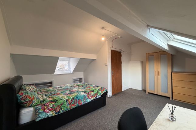 Room 9, West Glamorgan photo 2