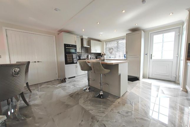 6 Badgerwood, West Road, Wokingham photo 3