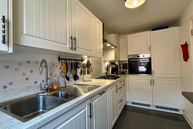 16, Mabey Drive, Chepstow photo 2