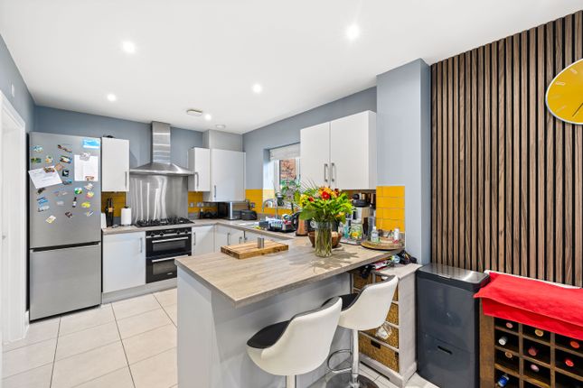 The Vel, 3 Drewell Close, Horley photo 3