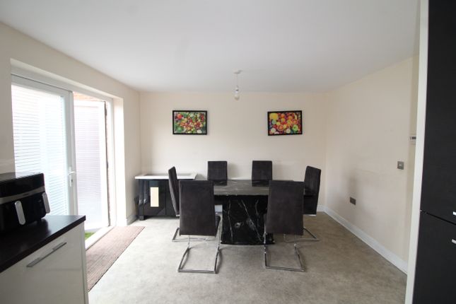 301, Slade Green Road, Erith photo 5