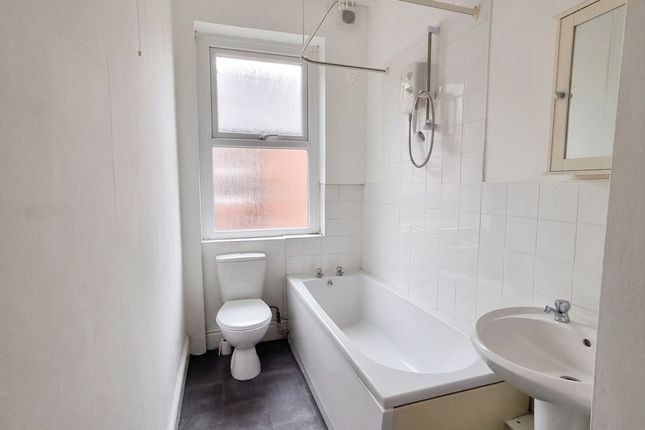 Flat 3, 36 Highfield Park, Rhyl photo 4