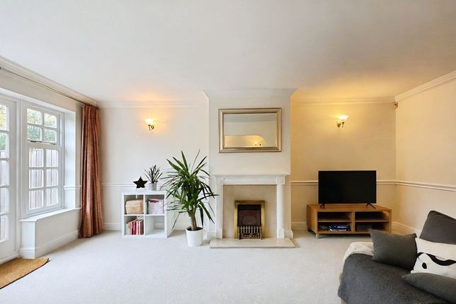 18, The Chyne, Gerrards Cross photo 2