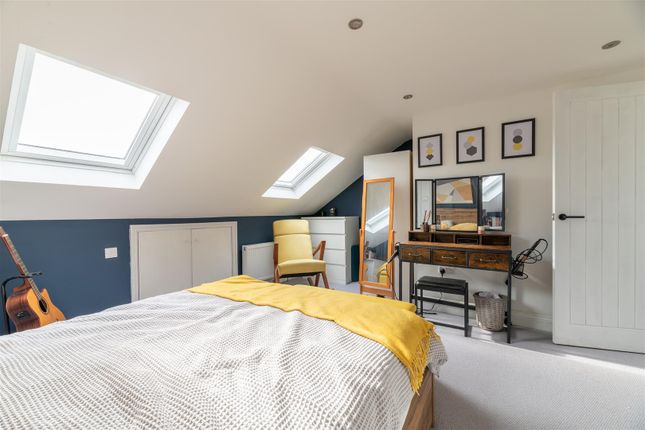 Flat for sale in Leamington Avenue, London