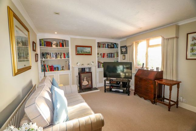2 Moat Lake Cottages, North Street, Heathfield photo 3