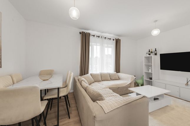 9 Priory Court, Vicars Bridge Close, London photo 3