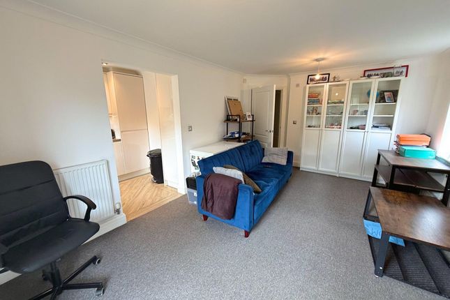 7 Waterside, Sale photo 4