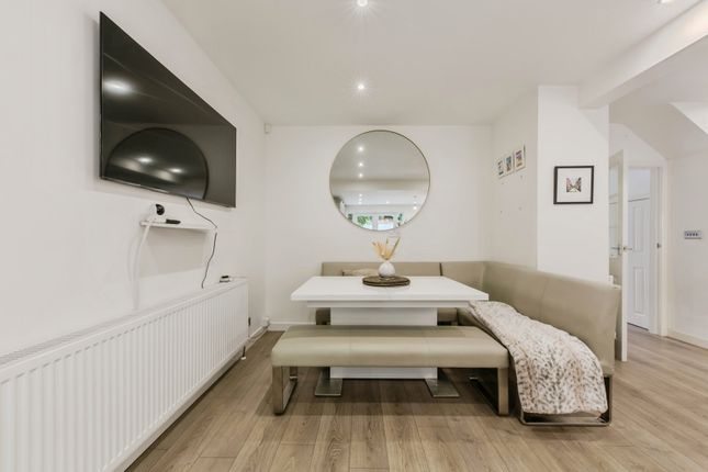 6, Holford Crescent, Cheshire photo 4