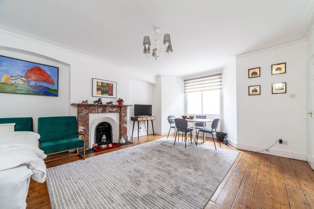 Flat to rent in North End Road, London