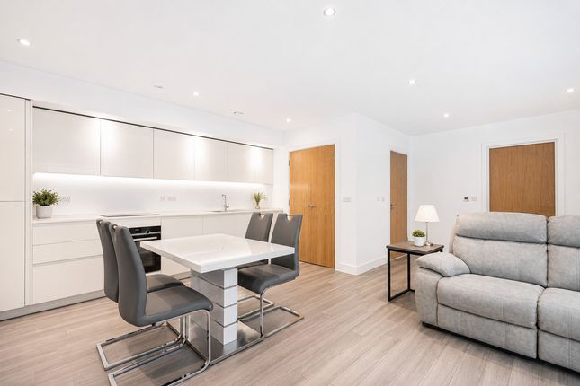 53, Lismore Boulevard, London photo 4