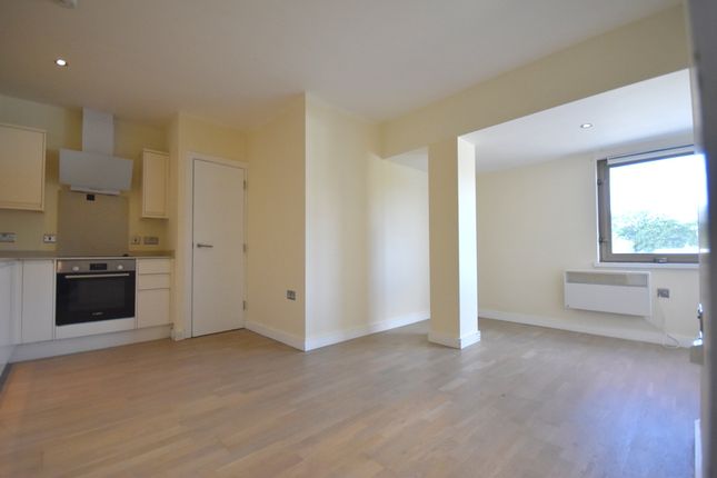 44, Cleeve Road, Leatherhead photo 5