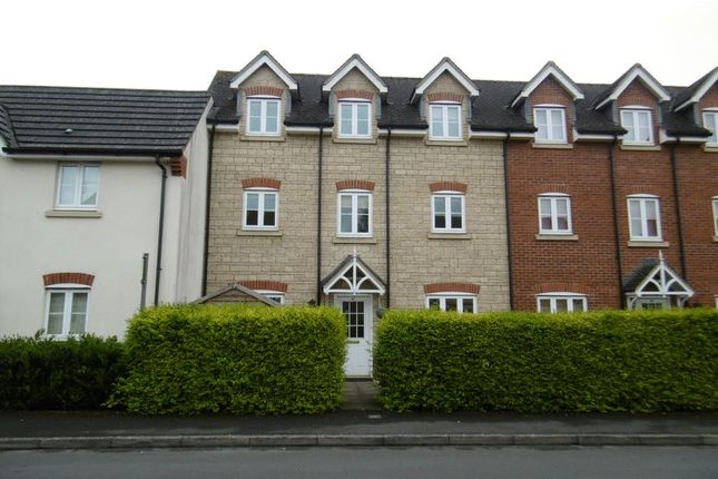 Thumbnail Terraced house to rent in King Edward Close, Calne