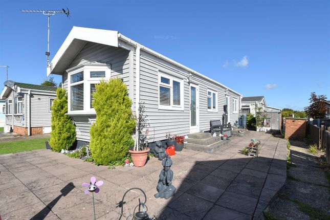 1-bed caravan on 33 Elm Court Park, Chelmsford Road, Ingatestone, £140,000