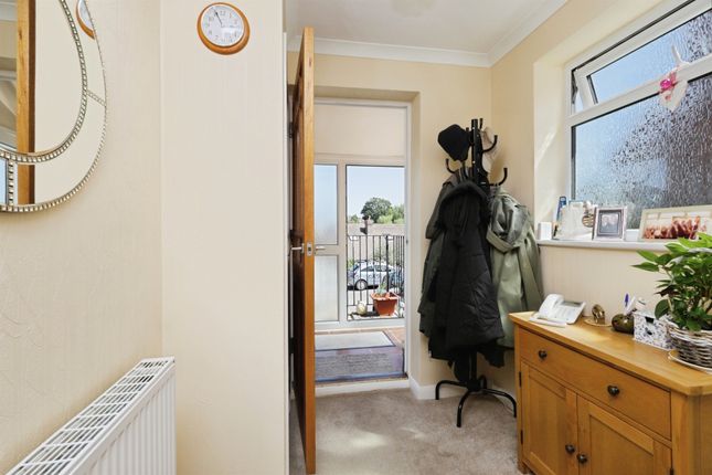 32, Harebeating Crescent, Hailsham photo 2