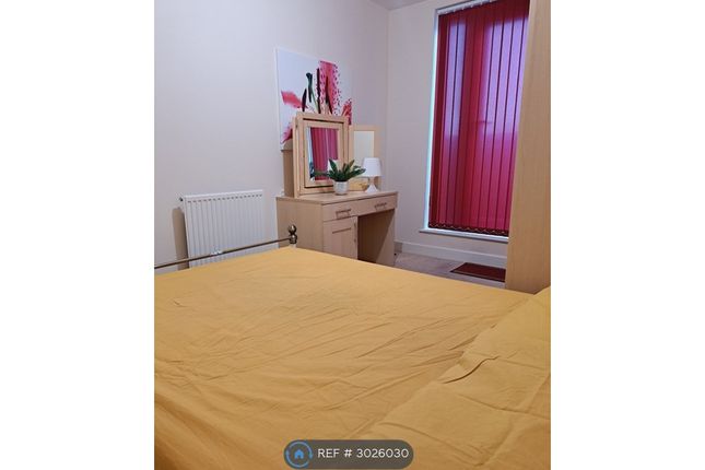 Flat, Kendrahall Road, South Croydon photo 2