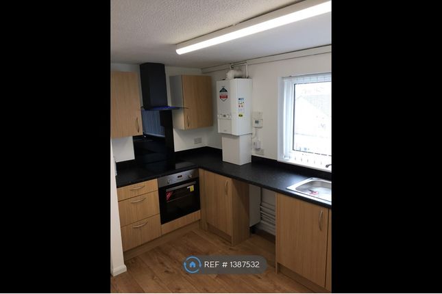 3 bed flat to rent in Meifod Place, Wrexham LL13