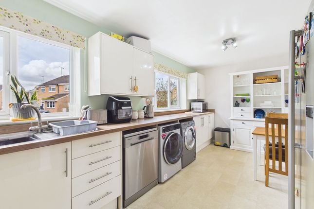 5 Tennyson Close, Towcester photo 4