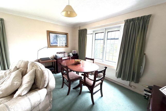 2, Chestnut Close, Glastonbury photo 4
