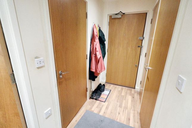 Flat 69 Foster House, Maxwell Road, Borehamwood, Hertfordshire, WD6 1FS photo 4