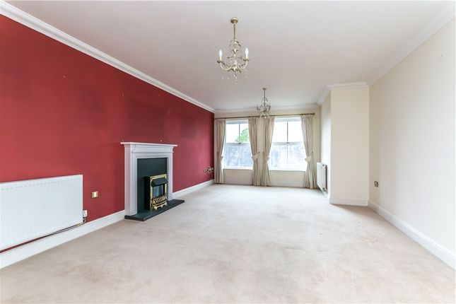 Flat for sale in Boundary Point, Coldstream Road, Caterham