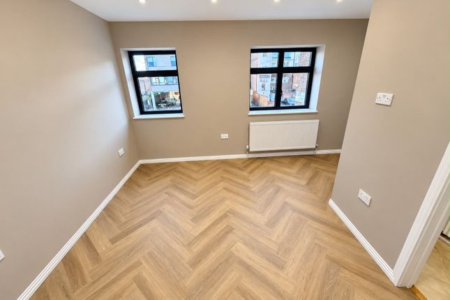 5 Friern Park, LONDON photo 5