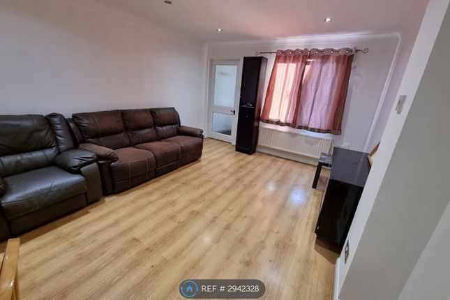 Kendal Close, Feltham photo 3